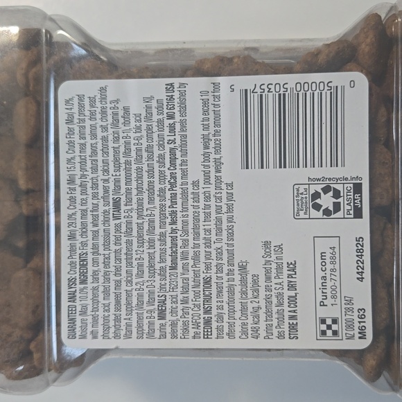 Friskies Salmon Cat Treats Party Mix- 20oz - Picture 5 of 6